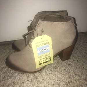 Toms booties size 7w